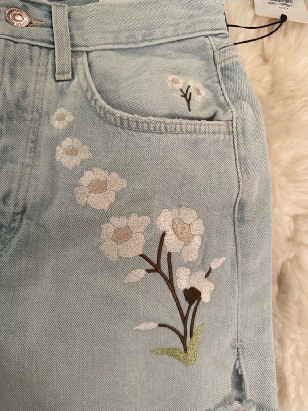 7 For All Mankind * Easy Ruby Cut Off Shorts * Floral Embroidered - Picture 3 of 4